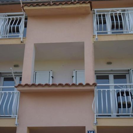 Apartments Marta Kaštel Novi Екстериор снимка