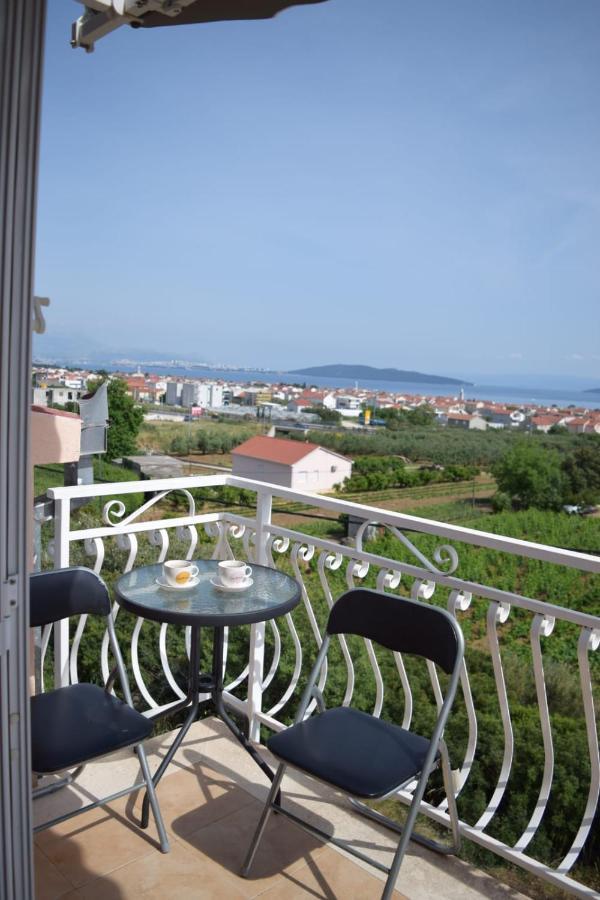 Apartments Marta Kaštel Novi Екстериор снимка