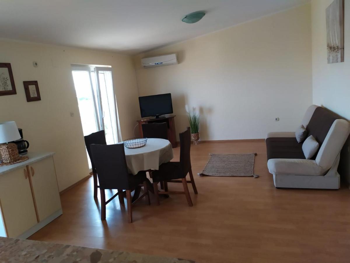 Apartments Marta Kaštel Novi Екстериор снимка