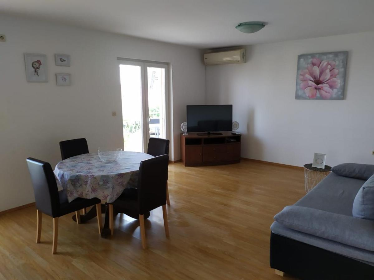 Apartments Marta Kaštel Novi Екстериор снимка