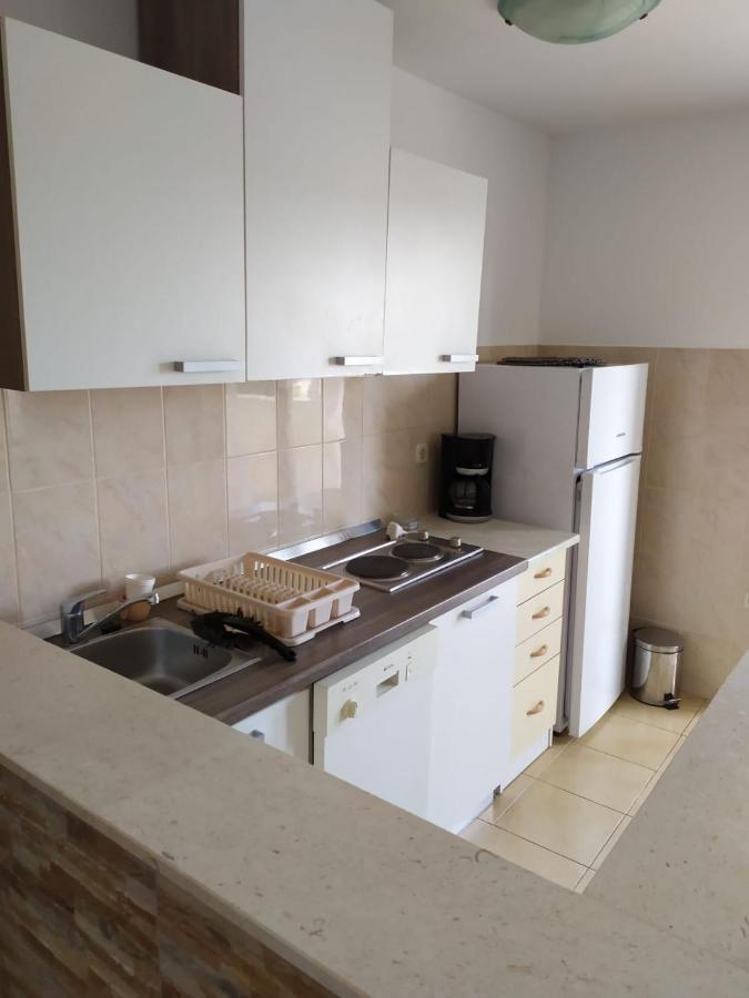 Apartments Marta Kaštel Novi Екстериор снимка