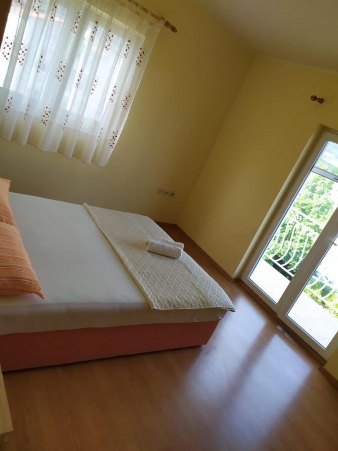 Apartments Marta Kaštel Novi Екстериор снимка