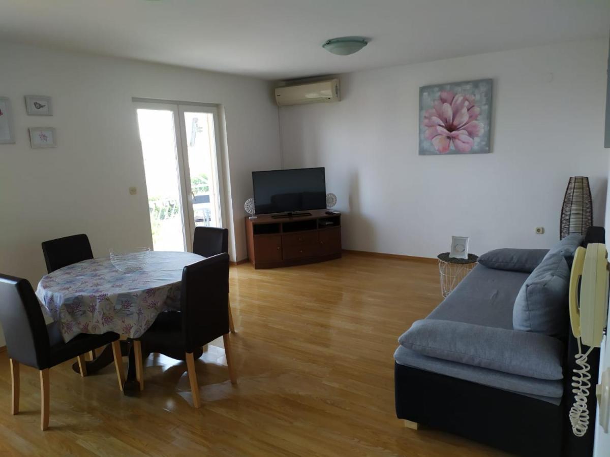 Apartments Marta Kaštel Novi Екстериор снимка
