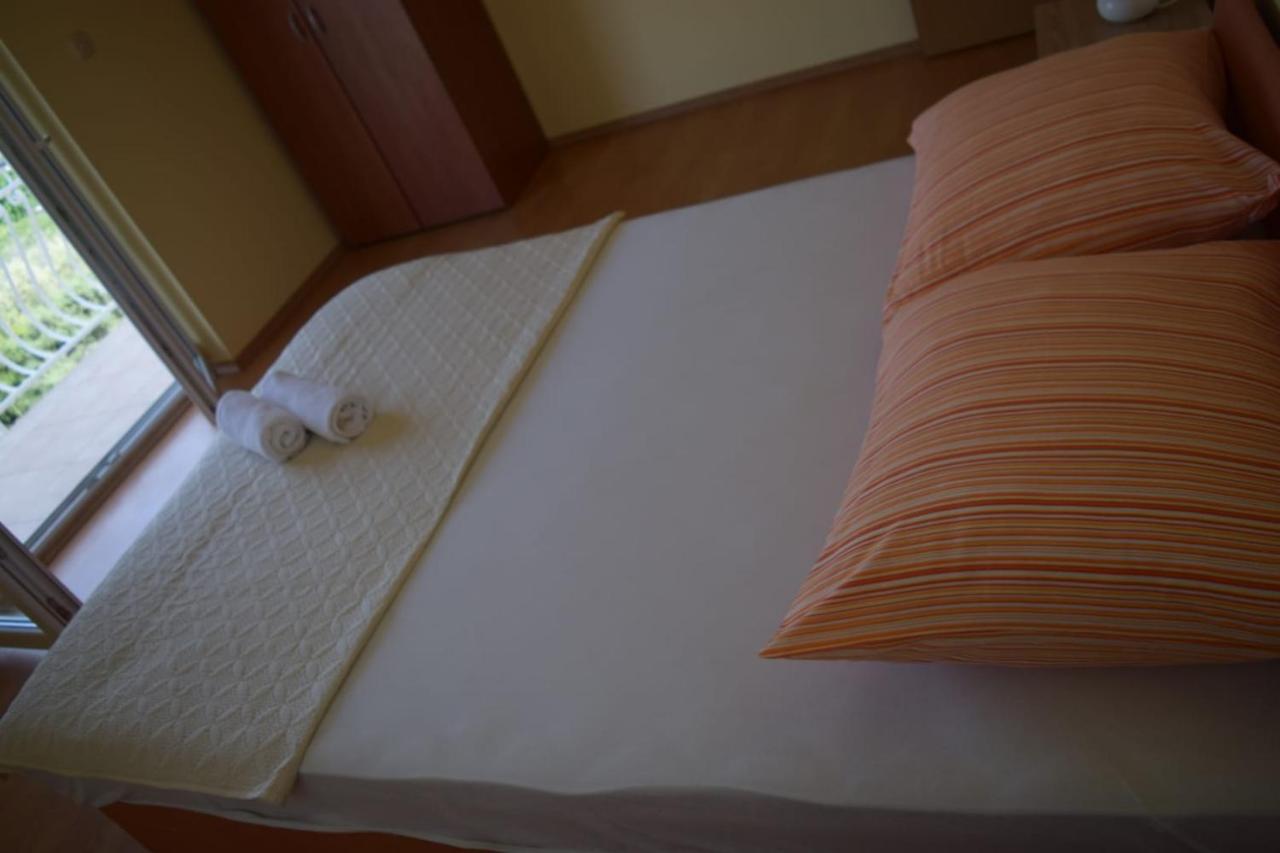 Apartments Marta Kaštel Novi Екстериор снимка